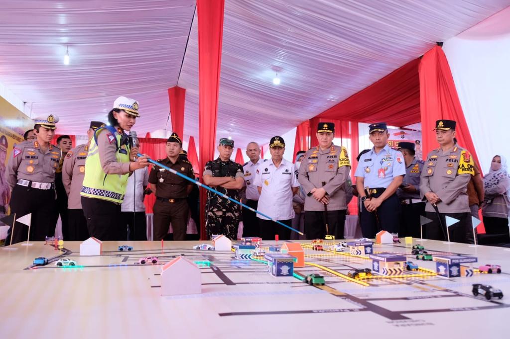 Kapolda Riau bersama Forkopimda Riau tinjau Pos Pengamanan Mudik Lebaran Ops Ketupat Lancang kuning 2023